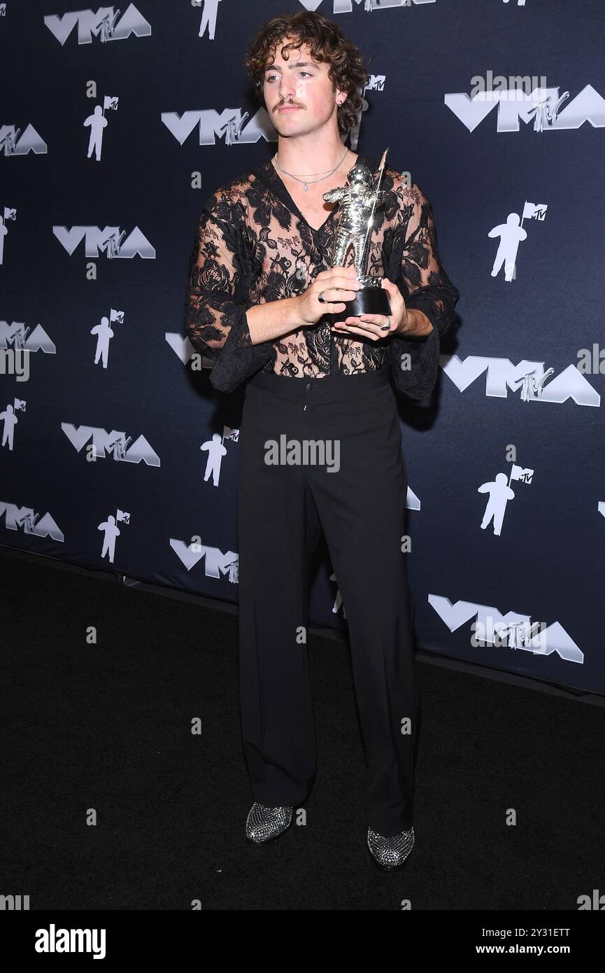 New York, États-Unis. 11 septembre 2024. Benson Boone pose au MTV Video Music Awards 2024 - Winner's Circle qui se tient à l'USB Arena, Elmont, NY, le 11 septembre 2024. (Photo par Anthony Behar/Sipa USA) crédit : Sipa USA/Alamy Live News Banque D'Images