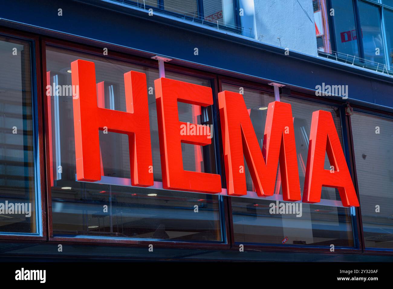 Une enseigne de magasin HEMA, Amsterdam, pays-Bas Banque D'Images Une enseigne de magasin HEMA, Amsterdam, pays-Bas Banque D'Images