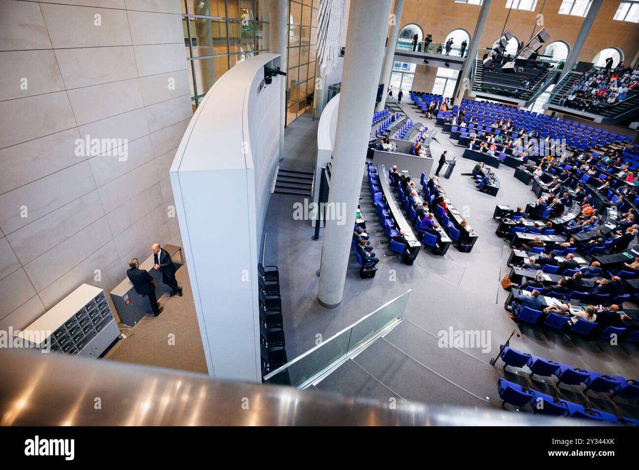 Bundeskanzler Olaf Scholz, SPD und Rolf Muetzenich, SPD, aufgenommen am Rande einer Rede zum Thema Innere Sicherheit im Deutschen Bundestag in Berlin, 12.09.2024. Berlin Deutschland *** Chancelier fédéral Olaf Scholz, SPD et Rolf Muetzenich, SPD , enregistré en marge d'un discours sur la sécurité intérieure au Bundestag allemand à Berlin, 12 09 2024 Berlin Allemagne Copyright : xFelixxZahn/photothek.dex Banque D'Images