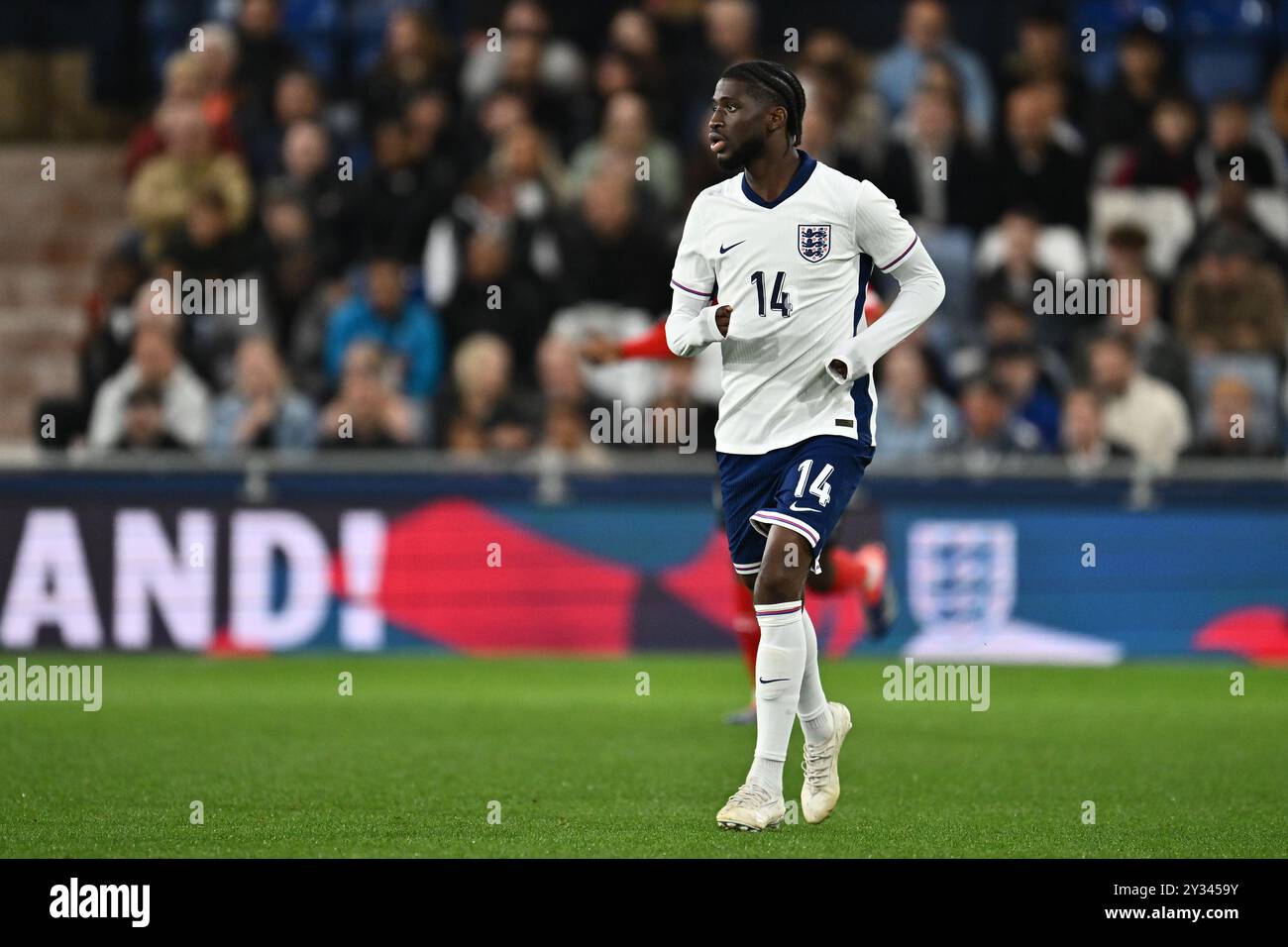 LUTON, ANGLETERRE - SEPTEMBRE 09 : Samuel Iling-Junior d'Angleterre en tenue à domicile, longueur du corps entier lors du match amical international U21 entre Englan Banque D'Images