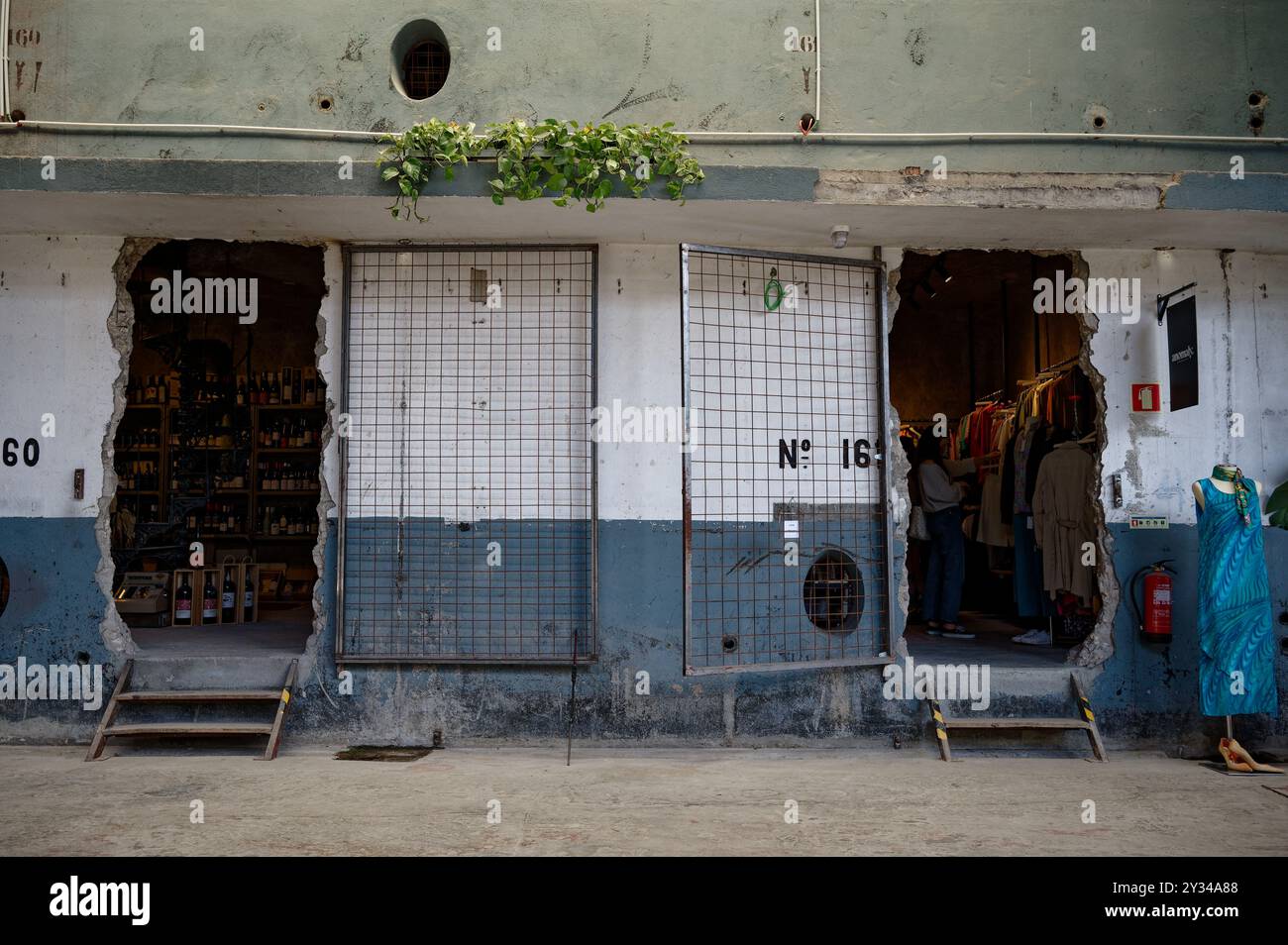 Façades de magasins éclectiques avec charme industriel robuste au centre culturel 8 Marvila Banque D'Images