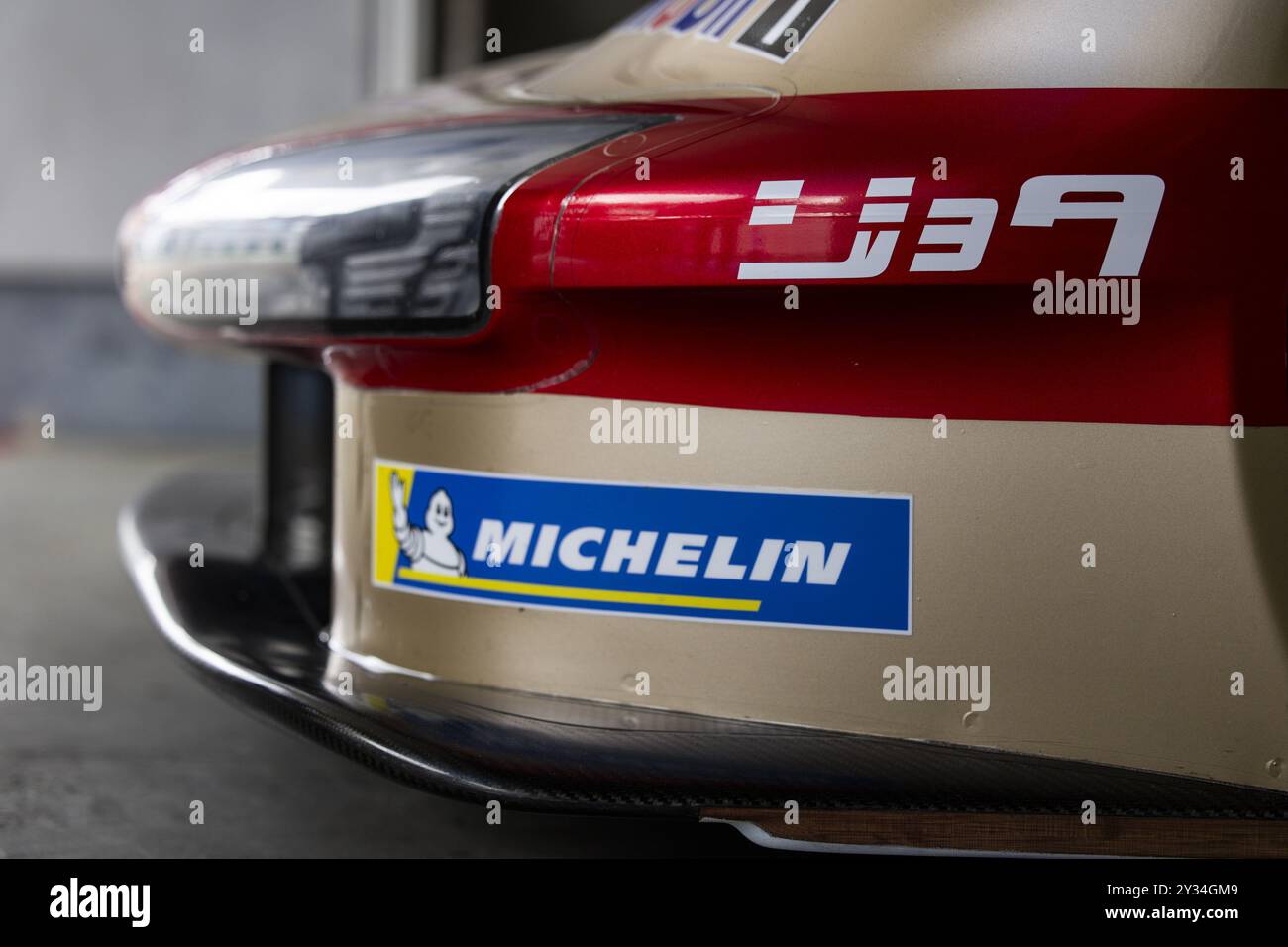 38 RASMUSSEN Oliver (dnk), HANSON Philip (gbr), BUTTON Jenson (gbr), Hertz Team Jota, Porsche 963 #38, Hypercar, logo spécial pour Fuji lors des 6 heures de Fuji 2024, 7e manche du Championnat du monde d'Endurance FIA 2024, du 13 au 15 septembre 2024 sur le Fuji Speedway à Oyama, Shizuoka, Japon Banque D'Images