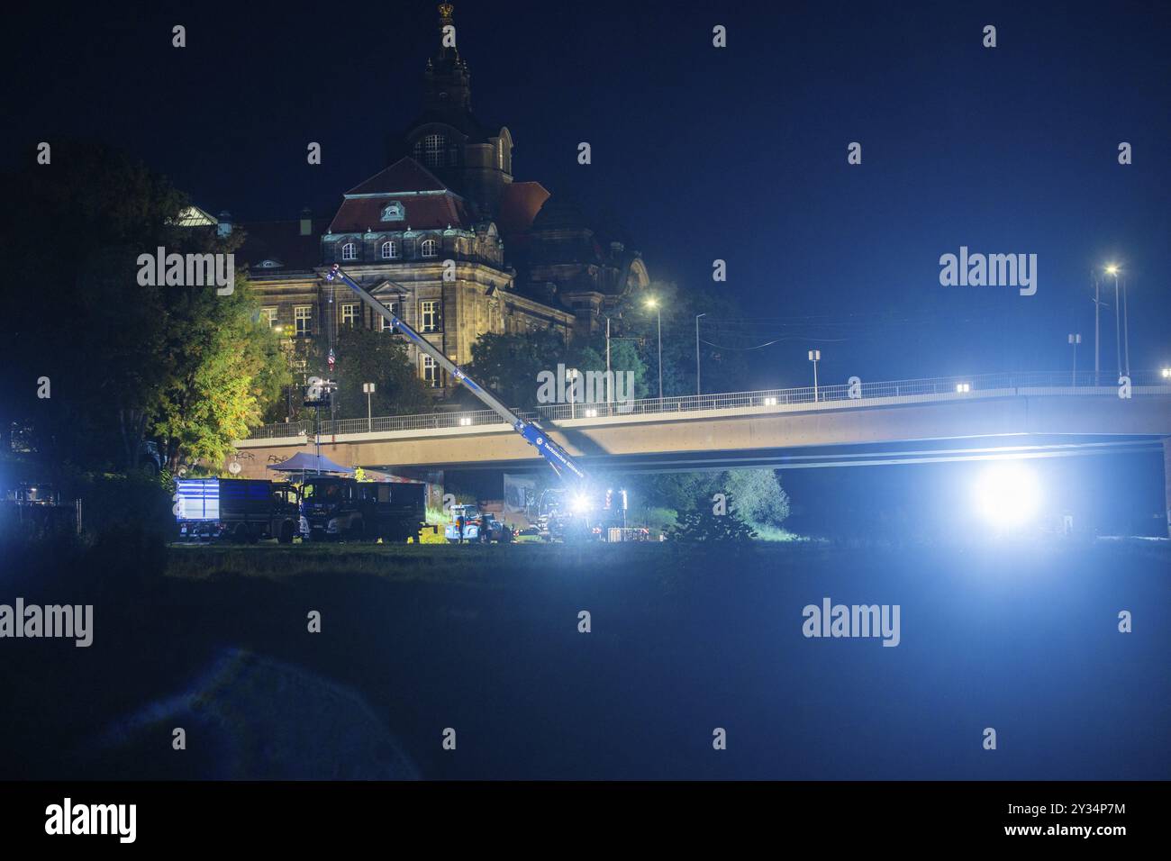 Aux premières heures du matin, une section du pont Carola s'est effondrée pour des raisons inconnues. Sur une longueur d'environ 100 mètres, la section sur wh Banque D'Images