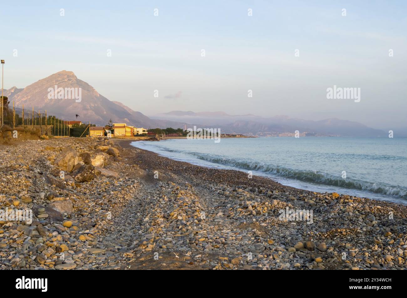 Avis de Campofelice di Roccella beach dans le nord de la Sicile en Italie Banque D'Images