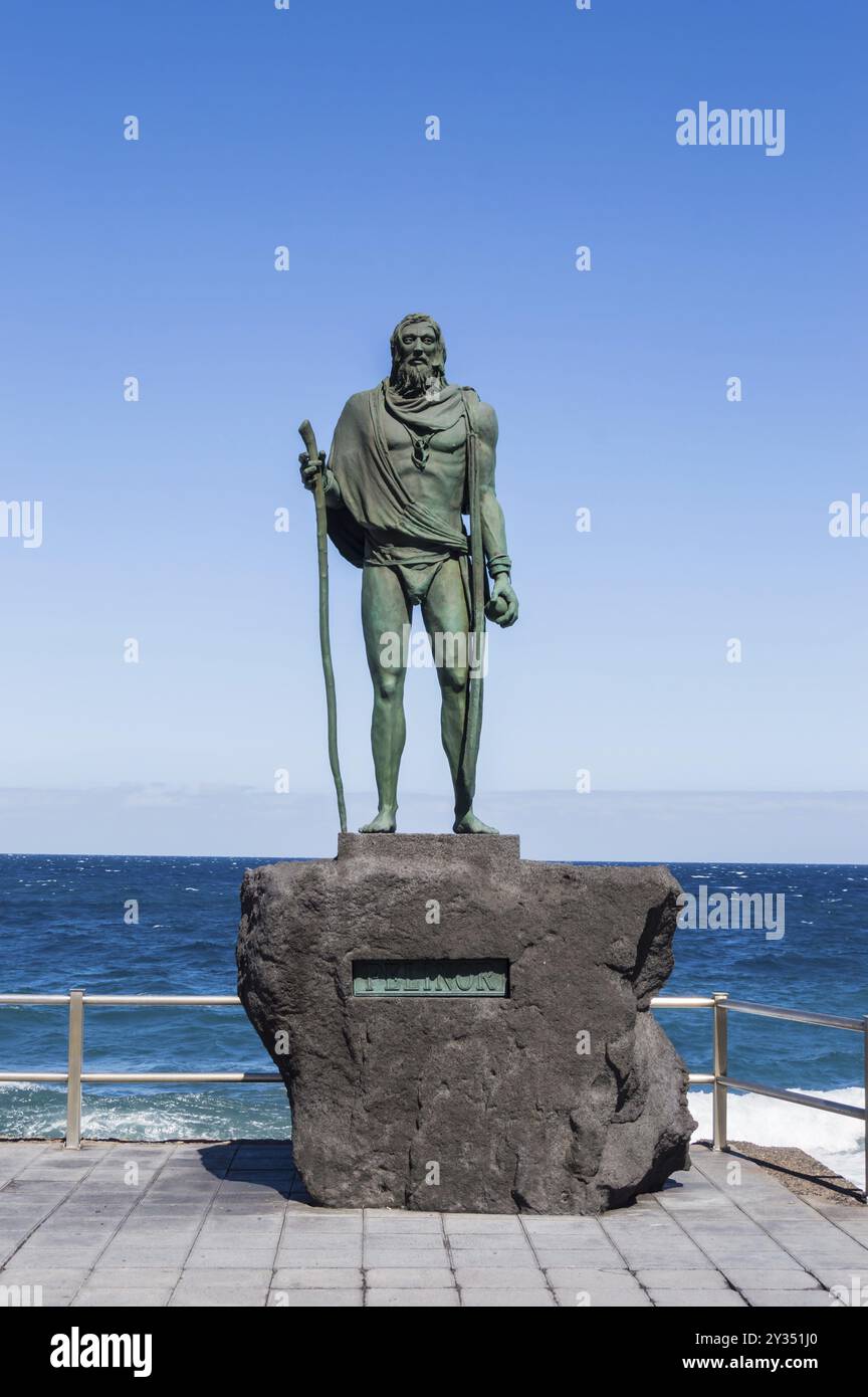 Candelaria, Espagne, Europe-29/04/2018.Statue d'une ancienne guanche originaire des îles Canaries sur le front de mer dans la ville de Candelaria, Europe Banque D'Images