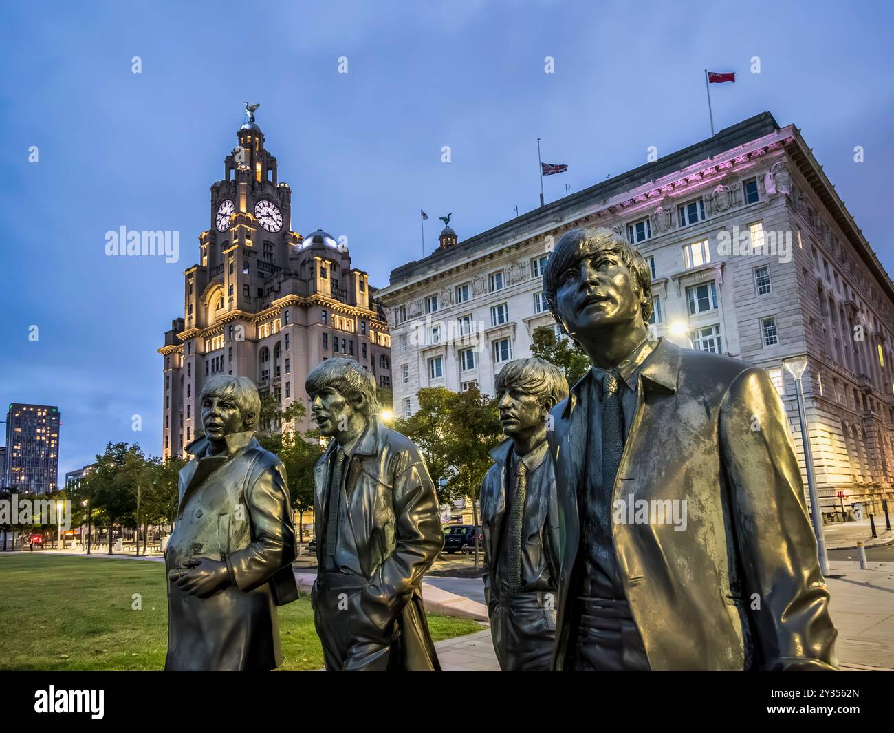 Cette image est la statue du groupe de musique de Liverpool les Beatles qui se sont établis comme l'un des groupes de rock les plus célèbres au monde dans les années 1960 Banque D'Images