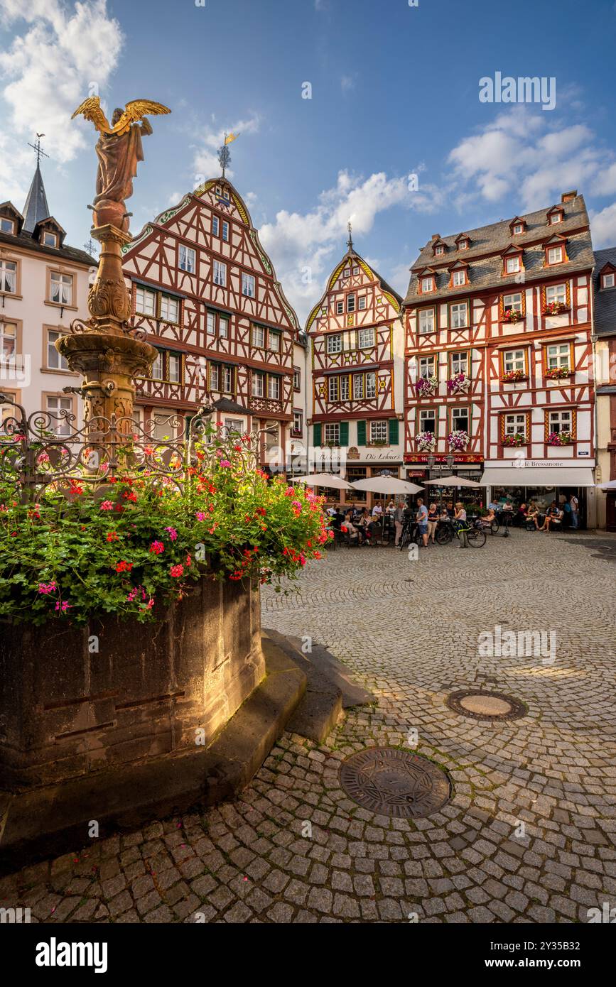La place du marché à Bernkastel sur la Moselle, Allemagne Banque D'Images