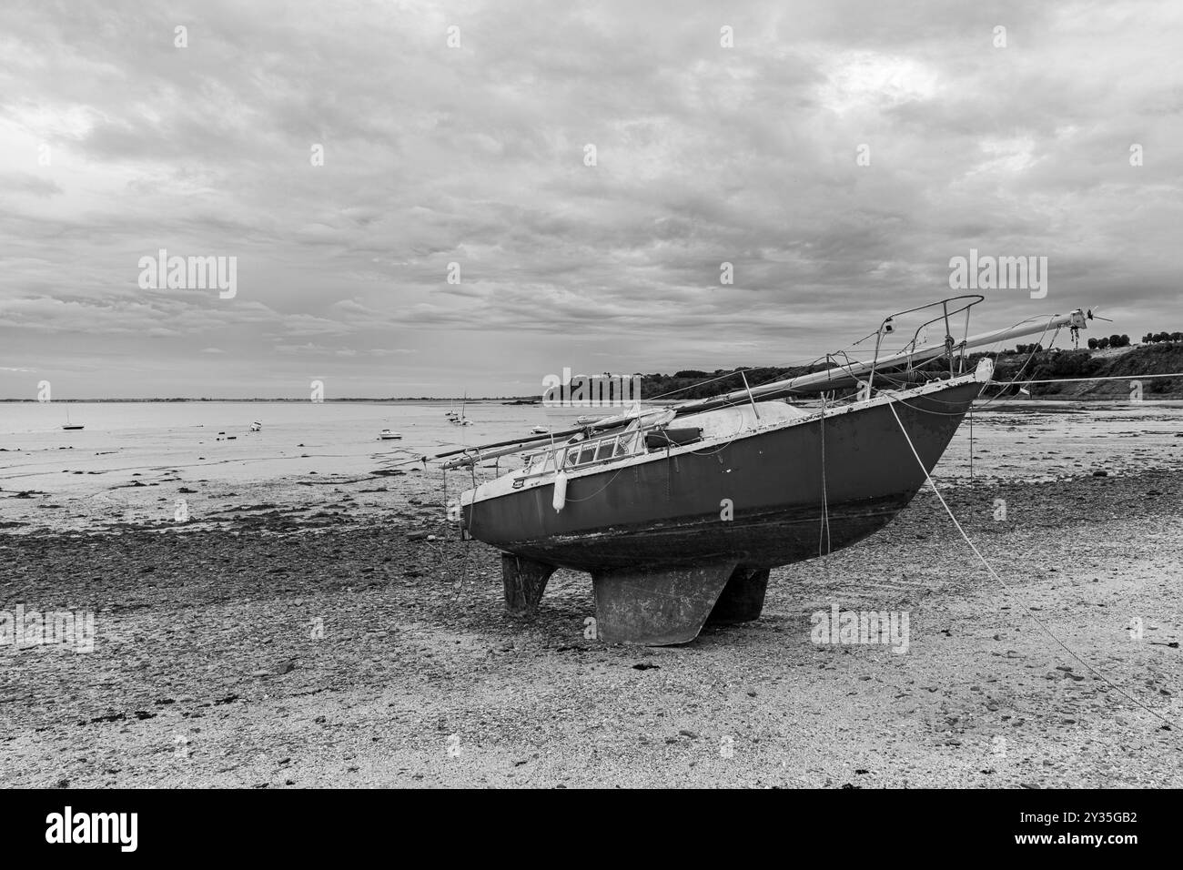 Normandie, la plage déserte de Cancale sur une marée de masse nocturne en début d'été Banque D'Images