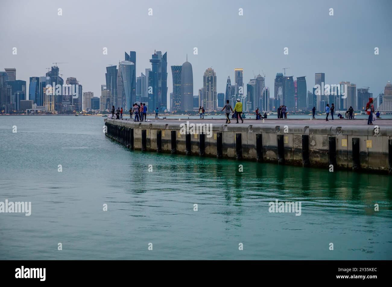 Vue sur la mosquée Fanar depuis le port de Doha du parc de la corniche MIA Banque D'Images