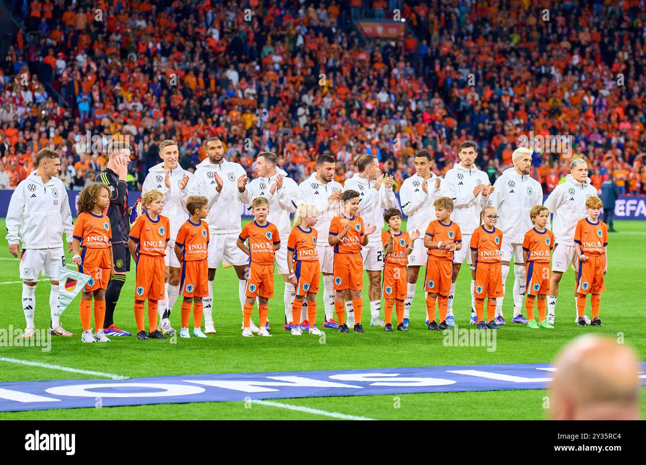 Team GER avec Joshua Kimmich, DFB 6 Marc-Andre ter STEGEN, DFB 1 Nico Schlotterbeck, DFB 15 Jonathan Tah, DFB 4 Pascal Gross, DFB 5 Deniz Undav, DFB 13 David Raum, DFB 22 Jamal Musiala, DFB 10 Kai Havertz, DFB 7 Robert Andrich, DFB 8 Florian Wirtz, Nr. 17 DFB dans le match de l'UEFA Nations League 2024 PAYS-BAS - ALLEMAGNE 2-2 en saison 2024/2025 septembre 2024, NL. Photographe : Peter Schatz Banque D'Images