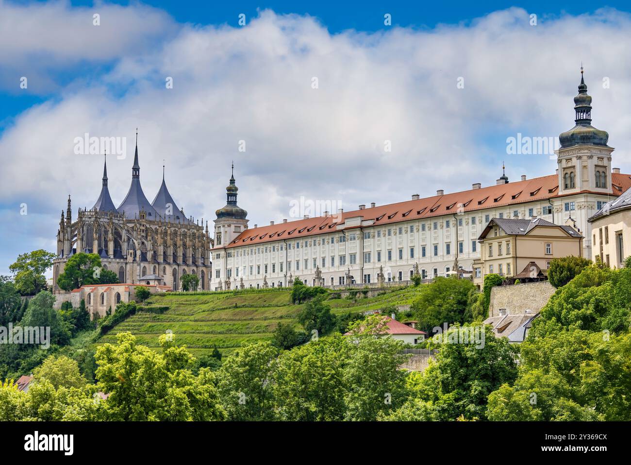Église Sainte-Barbara, une église catholique romaine à Kutná Hora (Bohême) dans le style d'une cathédrale, et collège jésuite Banque D'Images