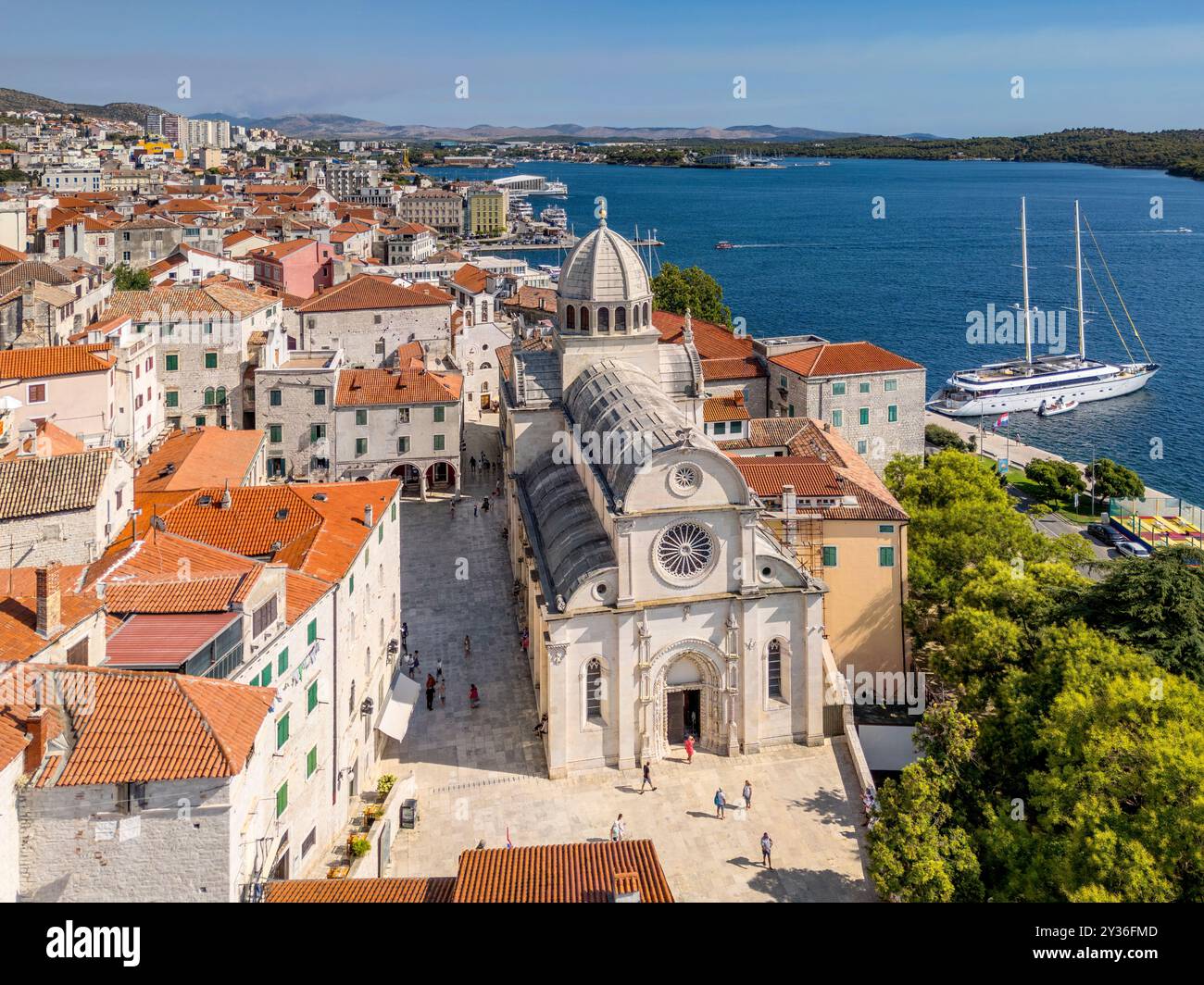 Sibenik, Croatie - 31 juillet 2024 : vue aérienne de la ville de Sibenik avec la cathédrale Saint-James en Croatie Banque D'Images