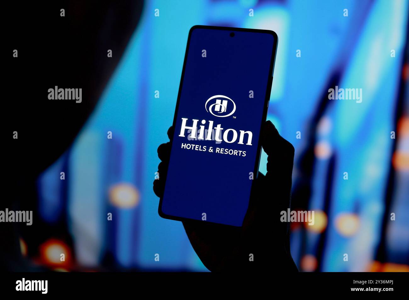 Paraguay. 12 septembre 2024. Dans cette illustration photo, le logo Hilton Hotels & Resorts est affiché sur l'écran d'un smartphone. (Crédit image : © Jaque Silva/SOPA images via ZUMA Press Wire) USAGE ÉDITORIAL SEULEMENT! Non destiné à UN USAGE commercial ! Banque D'Images