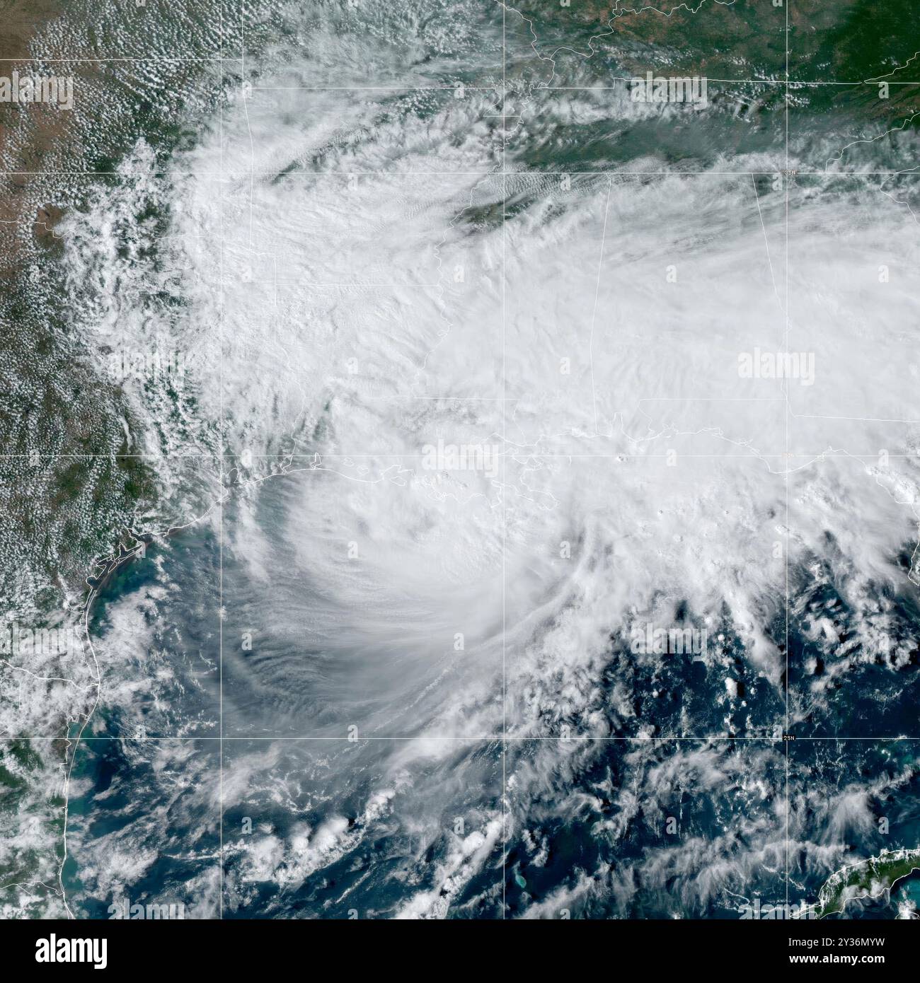 La Nouvelle-Orléans, États-Unis. 11 septembre 2024. L'ouragan Francine, un ouragan de catégorie 2, frappe la côte de la Louisiane près de Vermillion Bay vu depuis le satellite NOAA-21, le 11 septembre 2024 en orbite terrestre. Francine sera le troisième ouragan à toucher terre aux États-Unis cette saison. Crédit : NOAA-21 satellite/NASA/Alamy Live News Banque D'Images
