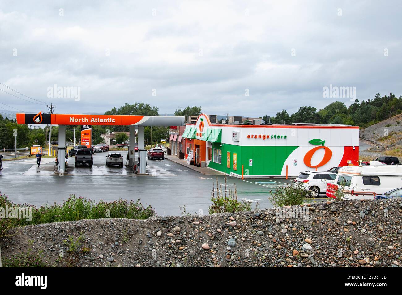 Station-service de l'Atlantique Nord et Orange Store sur NL 62 à Holyrood, Terre-Neuve-et-Labrador, Canada Banque D'Images