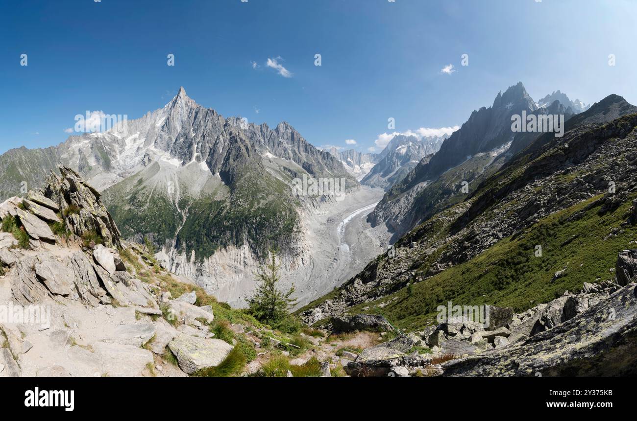 Mer de glace depuis le signal forbes avec vue sur les aiguilles de Chamonix et l'aiguille du dru Banque D'Images