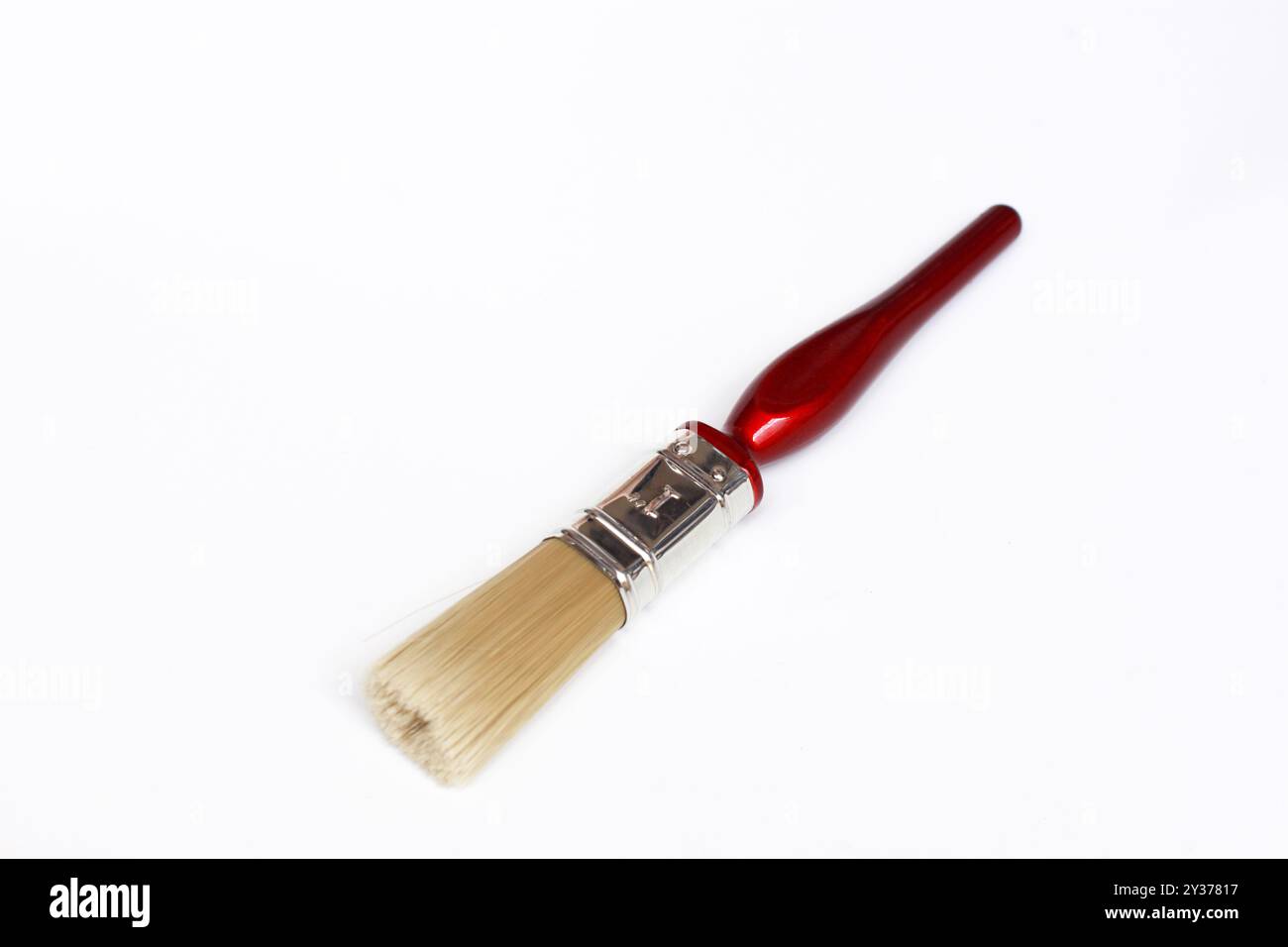 Nouveau pinceau en bois isolé sur fond blanc Banque D'Images