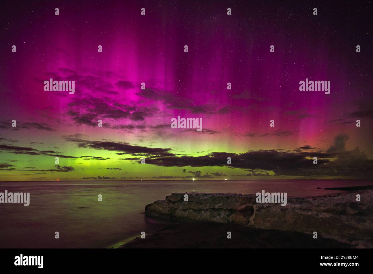 Polarlicht Polarlicht am Strand von Stein Schleswig-Holstein in der Nacht vom 12. Septembre auf den 13. Septembre 2024 Kiel Schleswig-Holstein Deutschland fpr-polarlicht-7706 *** aurores boréales sur la plage de Stein Schleswig Holstein dans la nuit du 12 au 13 septembre 2024 Kiel Schleswig Holstein Allemagne fpr polarlicht 7706 Banque D'Images