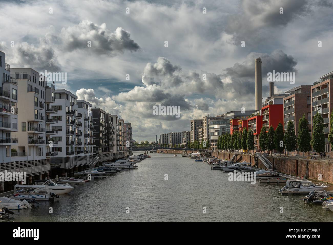 Vue de la zone résidentielle et industrielle Westharbor, Francfort, Allemagne Banque D'Images Vue de la zone résidentielle et industrielle Westharbor, Francfort, Allemagne Banque D'Images