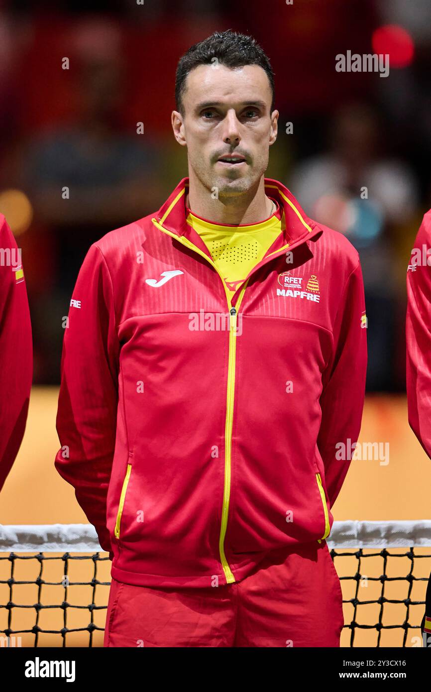 Valencia, Espagne. 13 septembre 2024. VALENCE, ESPAGNE - 13 SEPTEMBRE : Roberto Bautista Agut, de l'Espagne, regarde avant la finale de la Coupe Davis phase de groupes 2024, le match de Valence entre la France et l'Espagne au Pabellon Fuente de San Luis le 13 septembre 2024 à Valence, Espagne. (Photo de Francisco Macia/photo Players images/Magara Press) crédit : Magara Press SL/Alamy Live News Banque D'Images