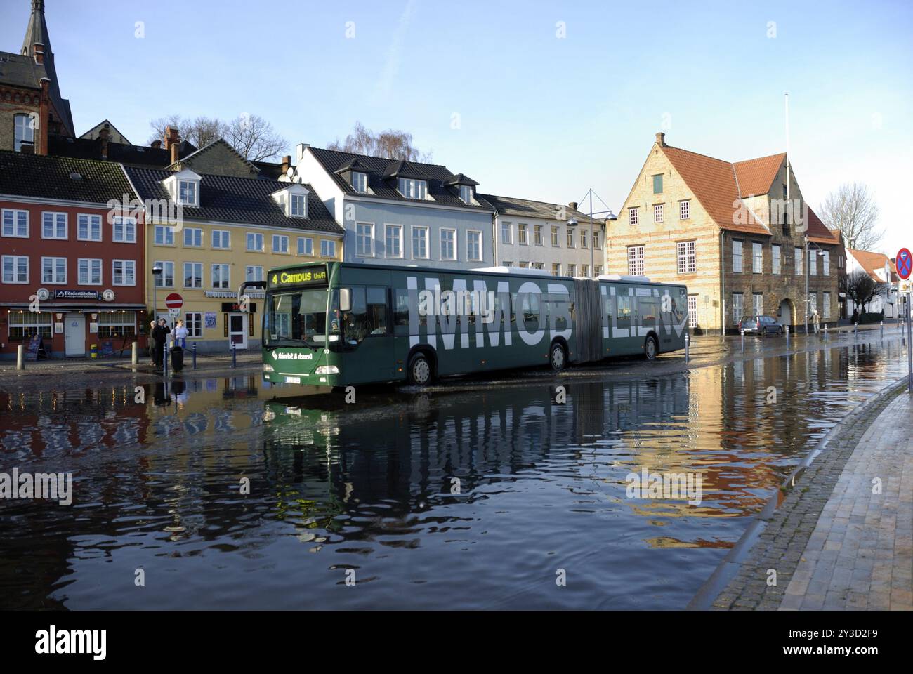 Bus conduit à travers les inondations le 06.01.2012, Flensburg, Schleswig-Holstein, Allemagne, Europe Banque D'Images