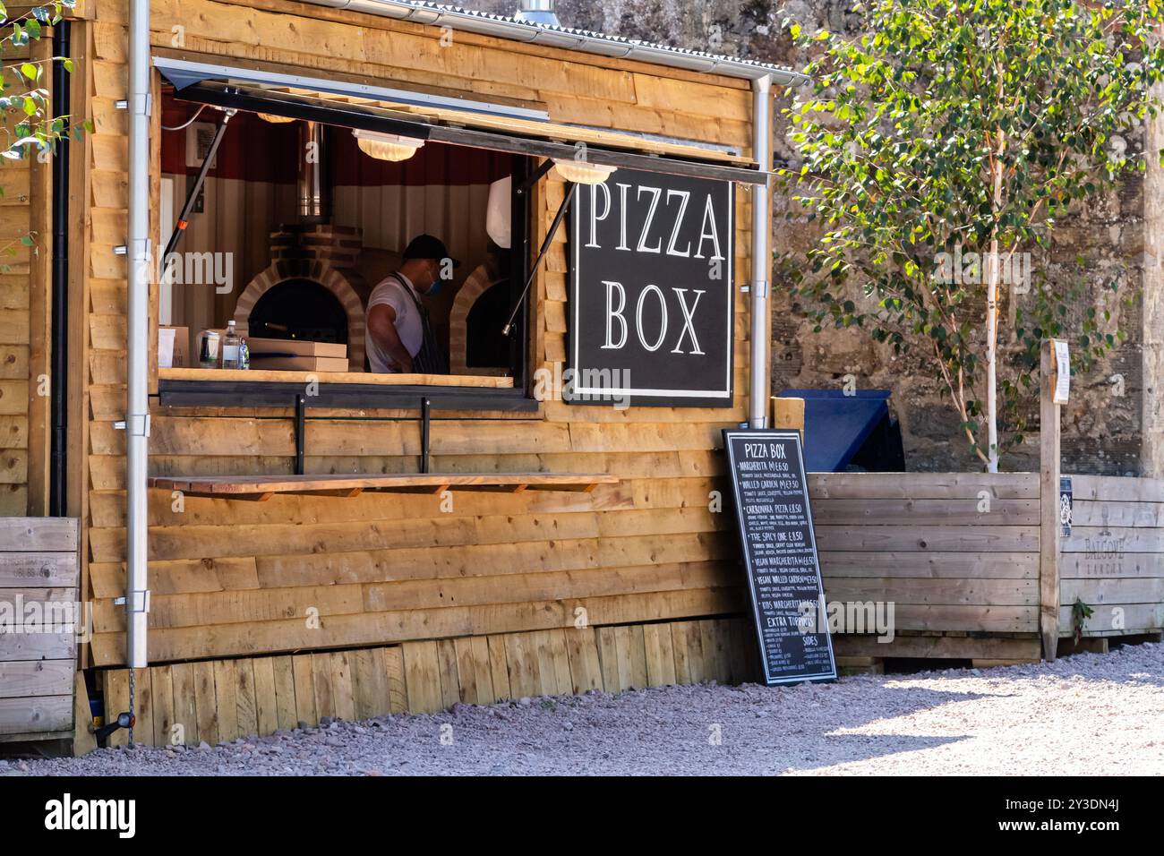 St Andrews, Fife Écosse Royaume-Uni – 07 25 2021 : Pizza Box, kiosque à manger extérieur en bois au magasin de ferme Balcove Larder et café Strathtyrum Farm, Strathtyrum, Banque D'Images