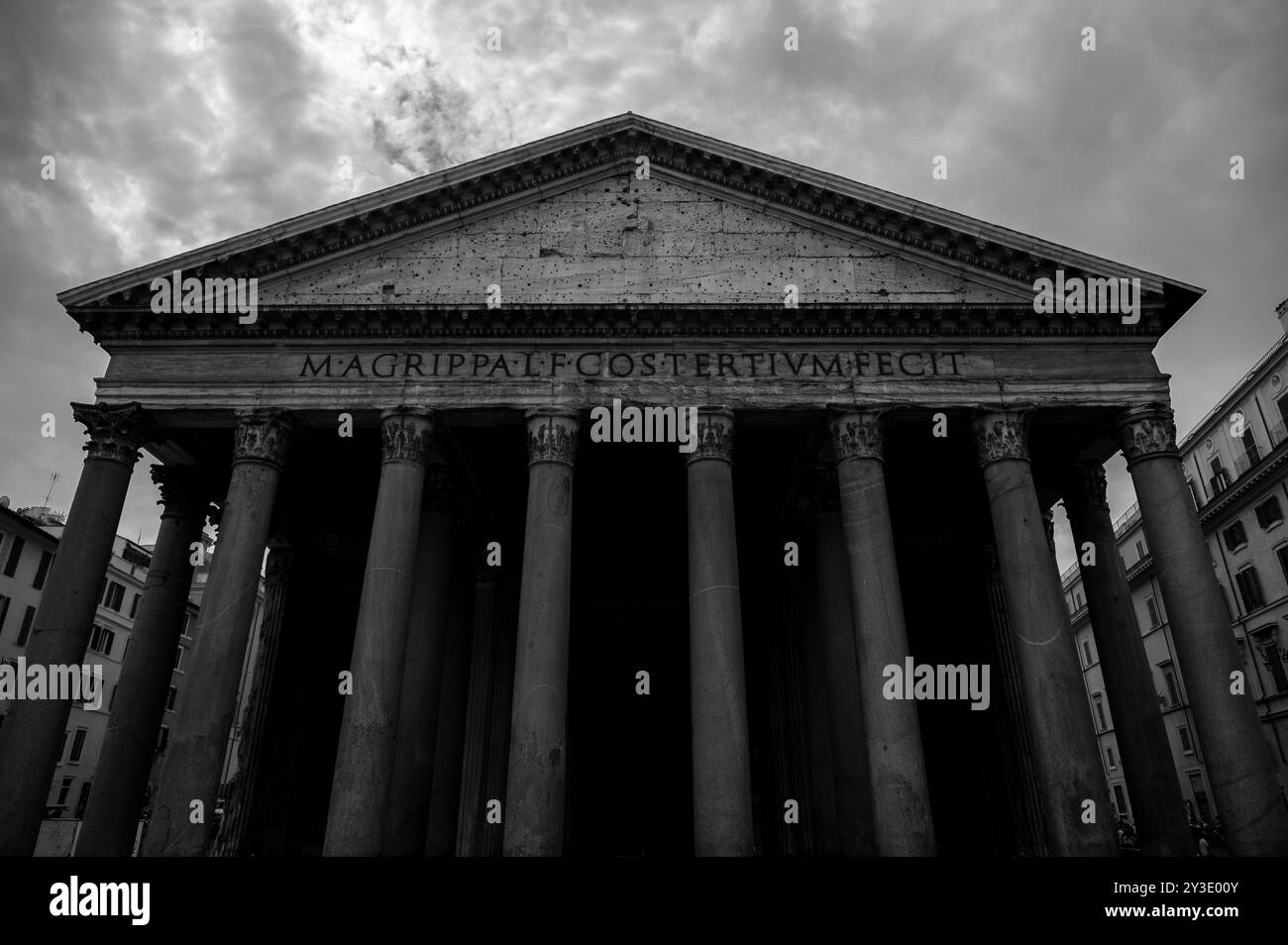 Rome, Italie - 15 août 2024 : extérieur du Panthéon de Rome, le célèbre temple construit par Hadrien en 126. Banque D'Images