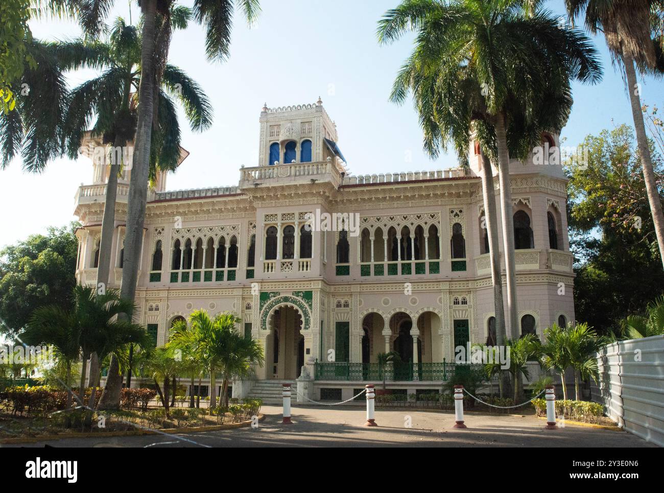 Le Palacio del Valle, Cienfuegos, Cuba, 2024. Villa historique conçue par l'architecte italien Alfredo Colli et construite de 1913 à 1917. Il a été commandé par Celestino Caces, un riche homme d'affaires de l'époque. Le style est un mélange d'hispanique-mauresque, gothique, roman, baroque et mudéjar. Banque D'Images