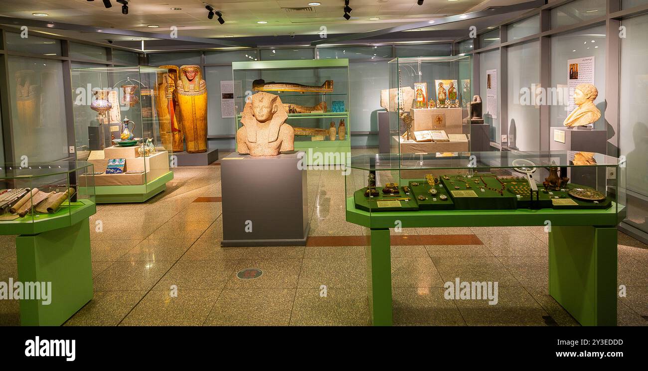 Egypte, aéroport du Caire, objets exposés dans le musée du terminal 2. Banque D'Images