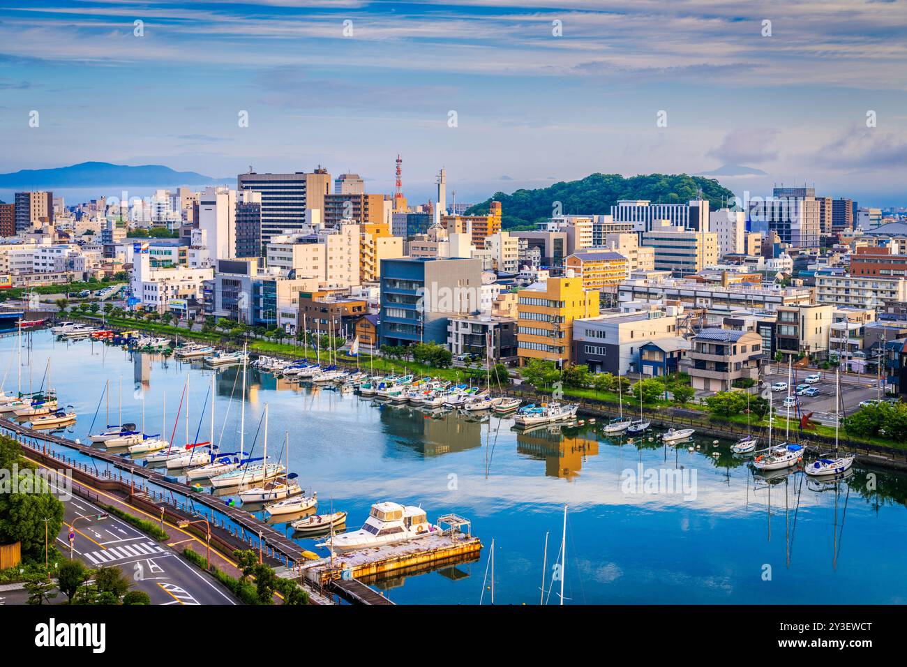 Tokushima, Japon paysage urbain du centre-ville sur la rivière Shinmachi. Banque D'Images