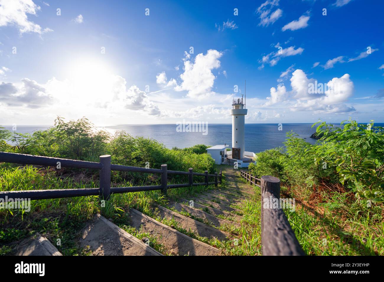 Phare d'Hirakubozaki sur l'île d'Ishigaki, Okinawa, Japon. Banque D'Images