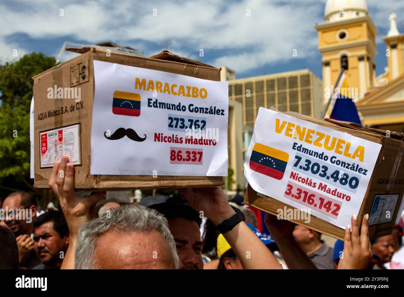 Maracaibo, Venezuela. 28-08-2024. Les Vénézuéliens assistent à un rassemblement montrant les registres de vote qui montrent Edmundo González comme président élu. Photo : Jose Bula Banque D'Images