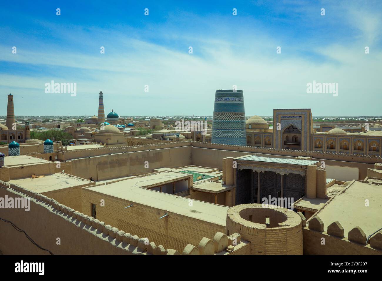 Ouzbékistan, Khiva - 10 mai 2019 : vue panoramique sur la vieille ville de Khiva avec Ichan Kala Banque D'Images