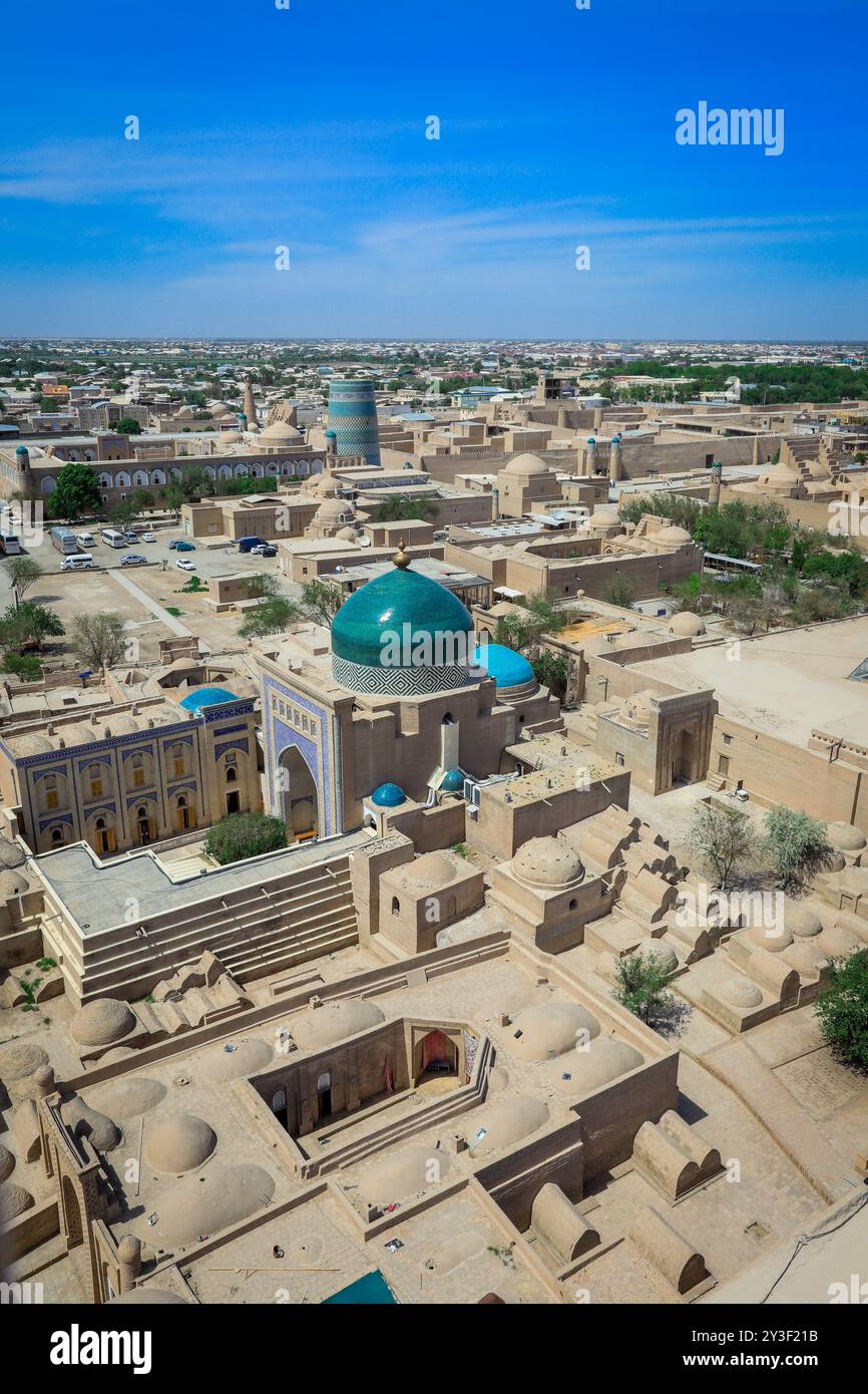 Ouzbékistan, Khiva - 10 mai 2019 : vue panoramique sur la vieille ville de Khiva avec Ichan Kala Banque D'Images