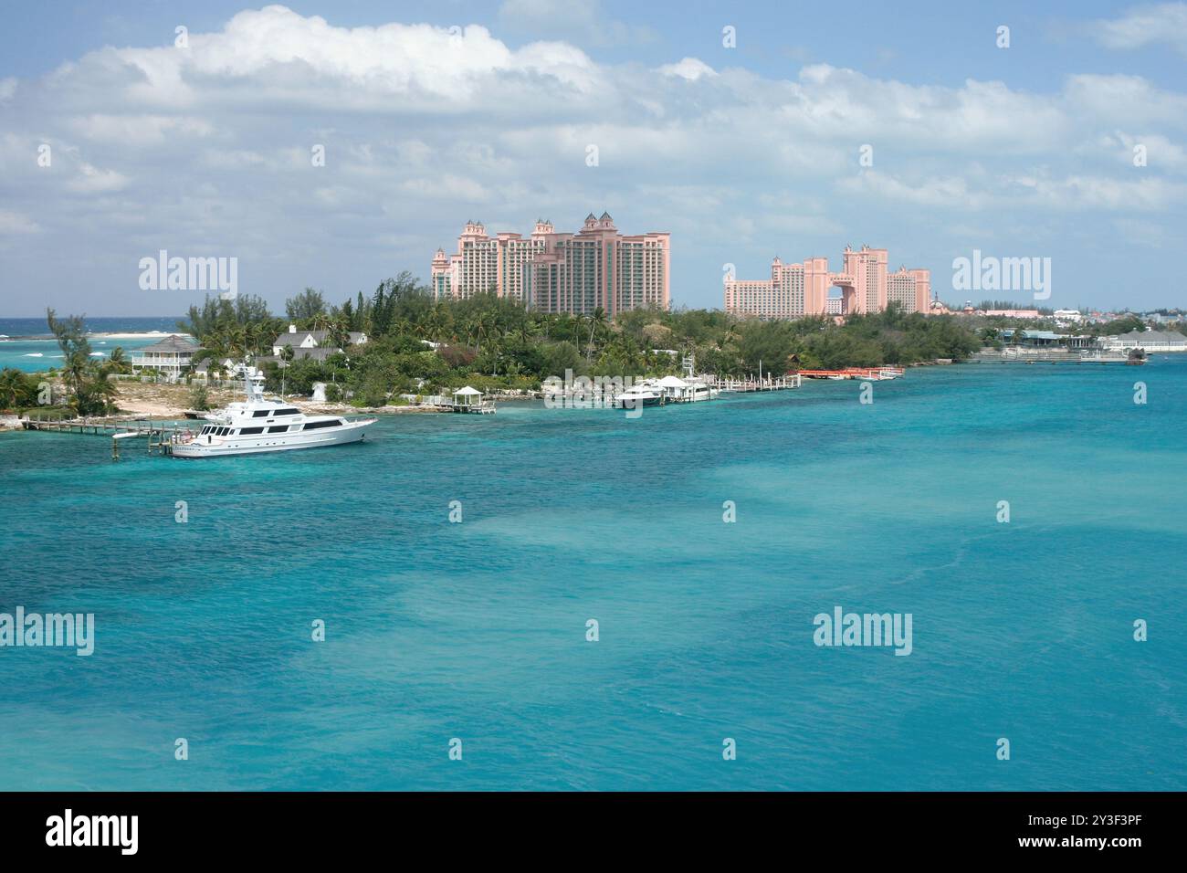 Nassau, Bahamas - 15 avril 2008 : vue sur le complexe hôtelier de luxe Atlantis, sur Paradise Island Banque D'Images