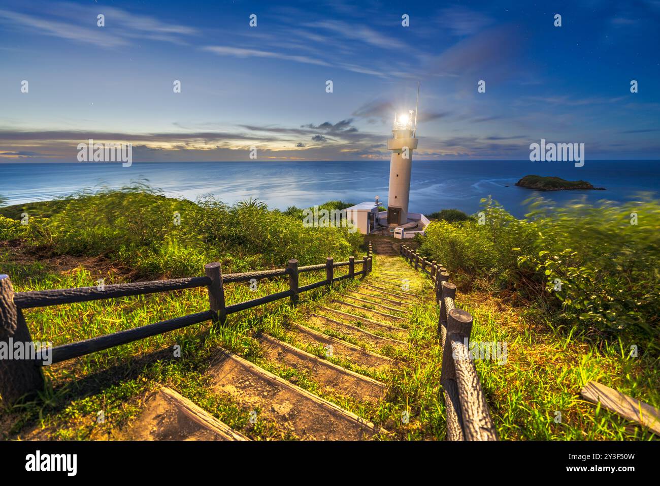 Phare d'Hirakubozaki sur l'île d'Ishigaki, Okinawa, Japon. Banque D'Images