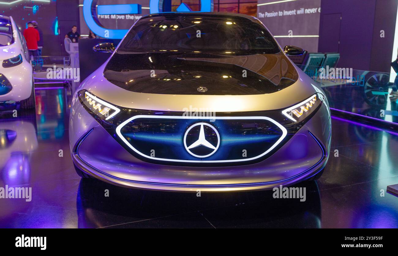 ATHÈNES, GRÈCE - 15 NOVEMBRE 2019 : Mercedes-Benz concept EQA au salon Aftokinisi Anytime 2019. Banque D'Images