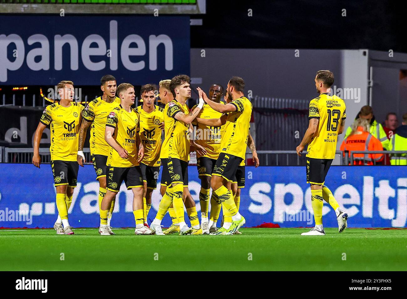 Emmen, pays-Bas. 13 septembre 2024. EMMEN, PAYS-BAS - 13 SEPTEMBRE : les joueurs de Roda JC célèbrent le but lors du match néerlandais Keuken Kampioen Divisie entre le FC Emmen et Roda JC à de Oude Meerdijk le 13 septembre 2024 à Emmen, pays-Bas. (Photo de Pieter van der Woude/Orange Pictures) crédit : dpa/Alamy Live News Banque D'Images