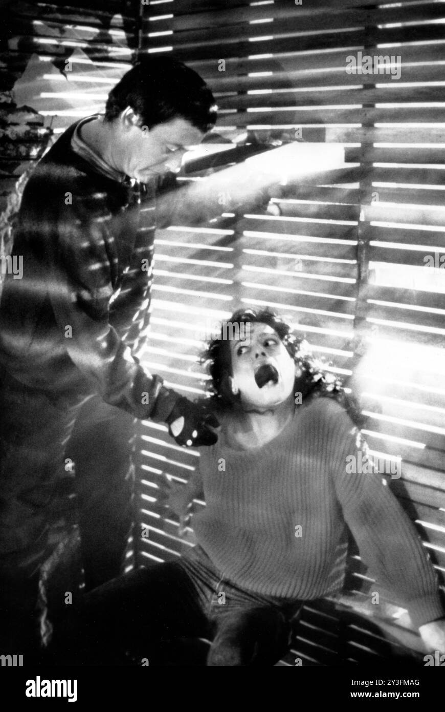 Dennis Lipscomb, Leslie Wing, sur le plateau du film, 'Retribution', Taurus Entertainment Company, 1987 Banque D'Images