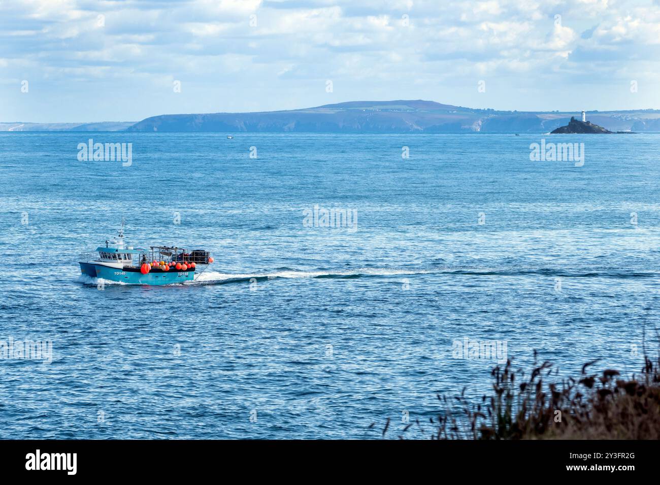 Bateau de pêche au départ du port de St Ives Cornwall UK Banque D'Images