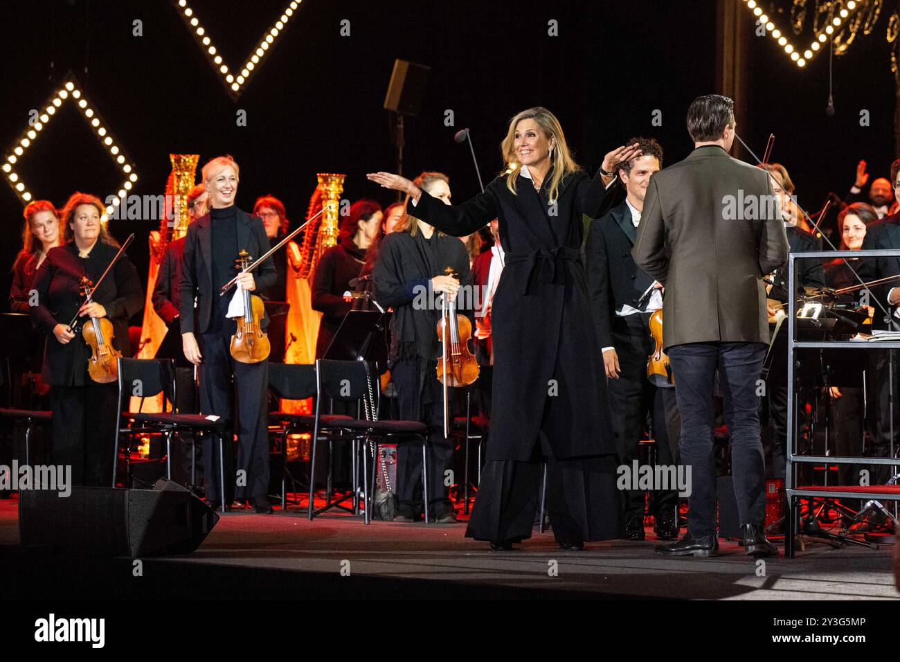 Amsterdam, pays-Bas, 2024-09-13 21:47:06 AMSTERDAM, 13-09-2024, Nelson MandelaparkQueen Maxima lors de la soirée d'ouverture 2024 au Royal Concertgebouw Orchestra dans le Nelson Mandelapark à Amsterdam-Zuidoost. Le concert en plein air gratuit a lieu dans une partie différente de la ville chaque année. PHOTO : NLBeeld/Patrick van EMST crédit : NL Beeld/Patrick van EMST Banque D'Images