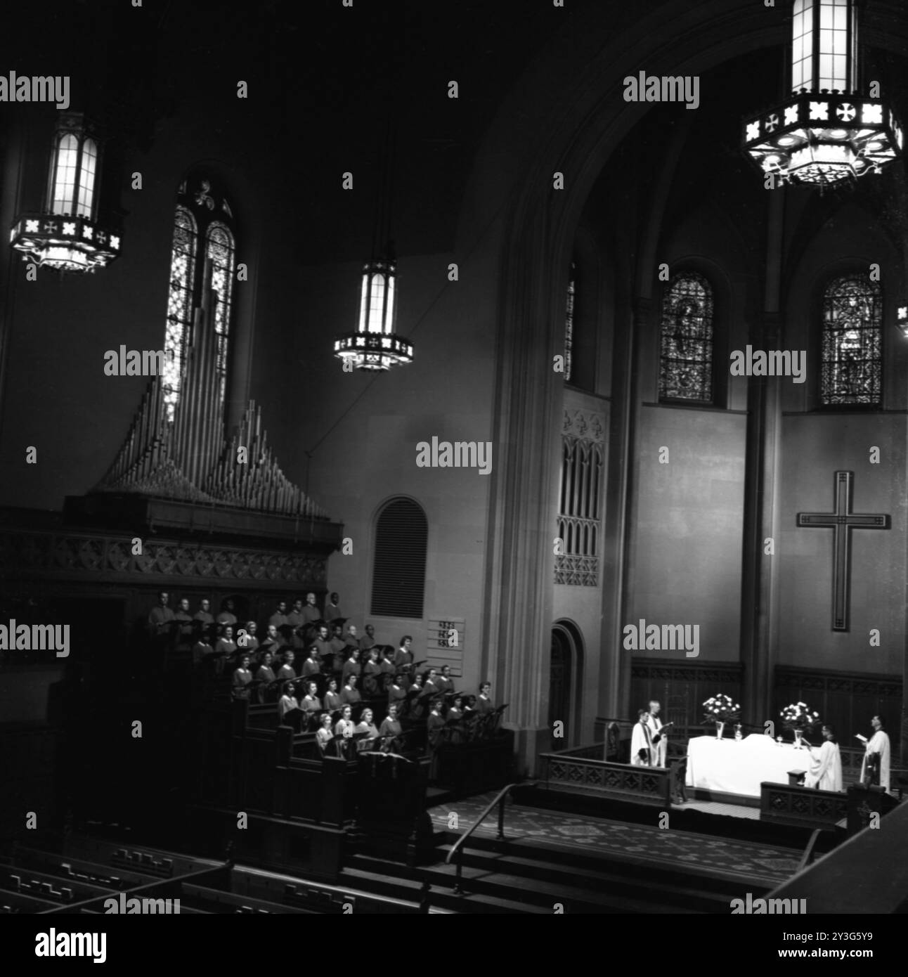 Services religieux avec le chœur de l'église épiscopale de Saint George à New York, le 5 octobre 1959. Banque D'Images