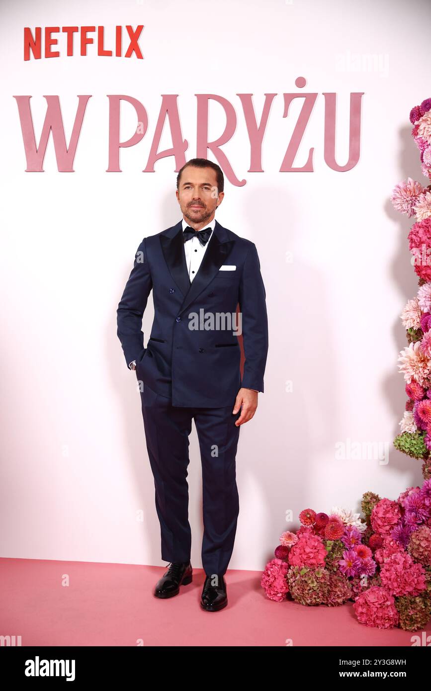 L'acteur William Abadie assiste à une photocall lors de la première de la quatrième partie de la saison de la série Netflix 'Emily in Paris' à Cracovie, Pologne, le 12 septembre 2024. (Photo de Beata Zawrzel/NurPhoto) crédit : NurPhoto SRL/Alamy Live News Banque D'Images