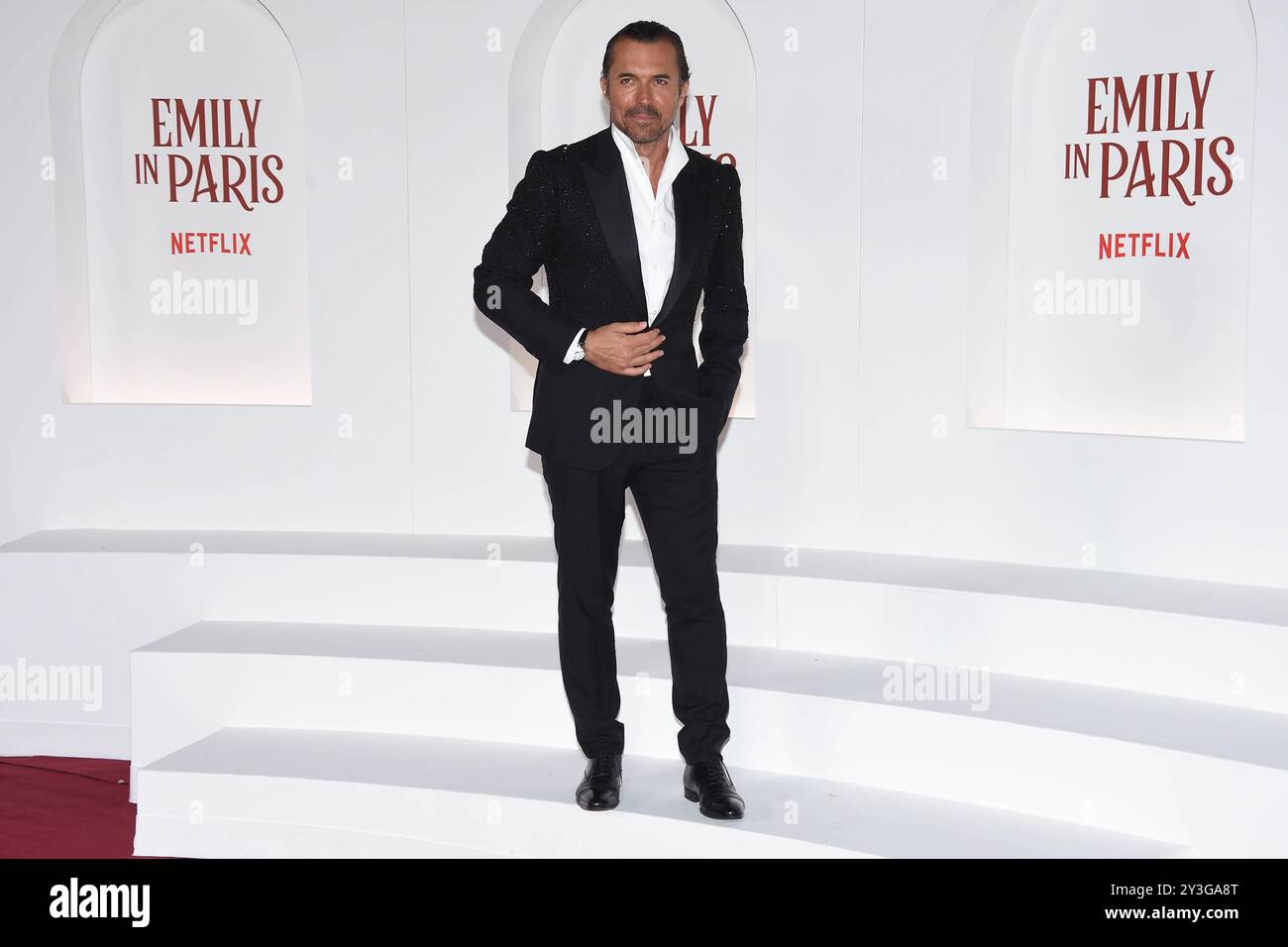 Emily in Paris quatrième saison tapis rouge William Abadie lors du tapis rouge Emily in Paris quatrième saison. Rome Italie, 10 septembre 2024 Imago-images/Emmefoto Copyright : xImago-images/Emmefotox Banque D'Images