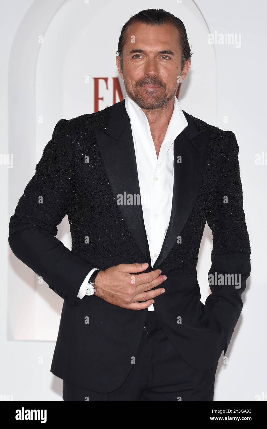 Emily in Paris quatrième saison tapis rouge William Abadie lors du tapis rouge Emily in Paris quatrième saison. Rome Italie, 10 septembre 2024 Imago-images/Emmefoto Copyright : xImago-images/Emmefotox Banque D'Images