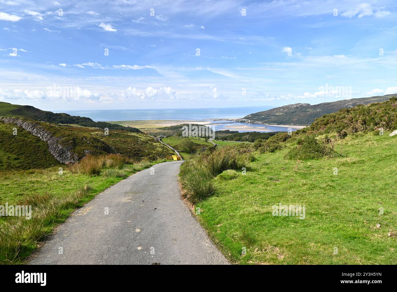 Une route près du lac Cregennan sur le chemin de l'estuaire de Mawddach, parc national d'Eryri (Snowdonia) - Nord du pays de Galles, Royaume-Uni - 13 septembre 2024 Banque D'Images