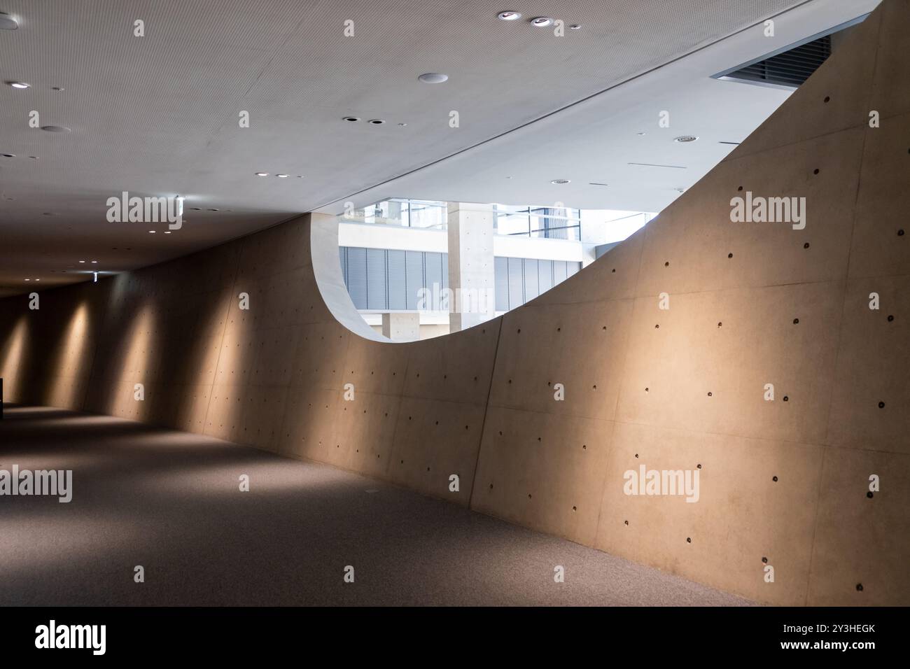 Séoul, Corée du Sud - 21 mars 2024 : vue intérieure du LG Arts Center. C’est un espace complexe culturel conçu par Tadao Ando. Banque D'Images