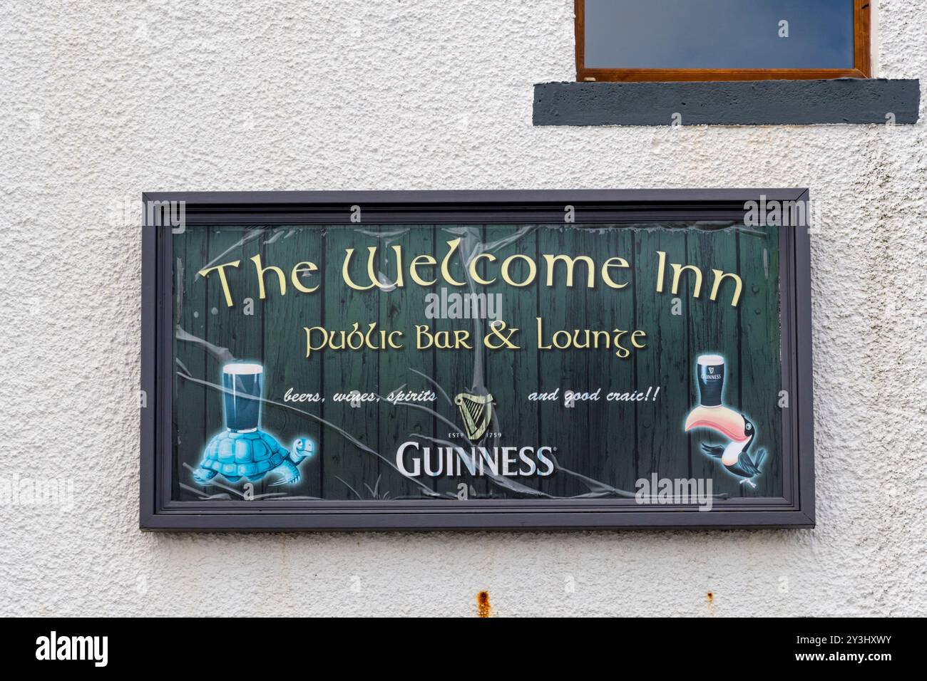 Le panneau pour le Welcome Inn à Mossbank, Shetland. Banque D'Images