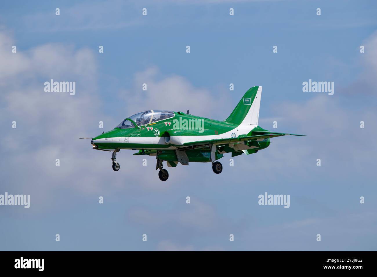Smart Green British Aerospace Military Hawk Jet Trainer de l'équipe d'affichage acrobatique des Falcons de l'armée de l'air saoudienne arrive à la RAF Fairford pour le RIAT Banque D'Images