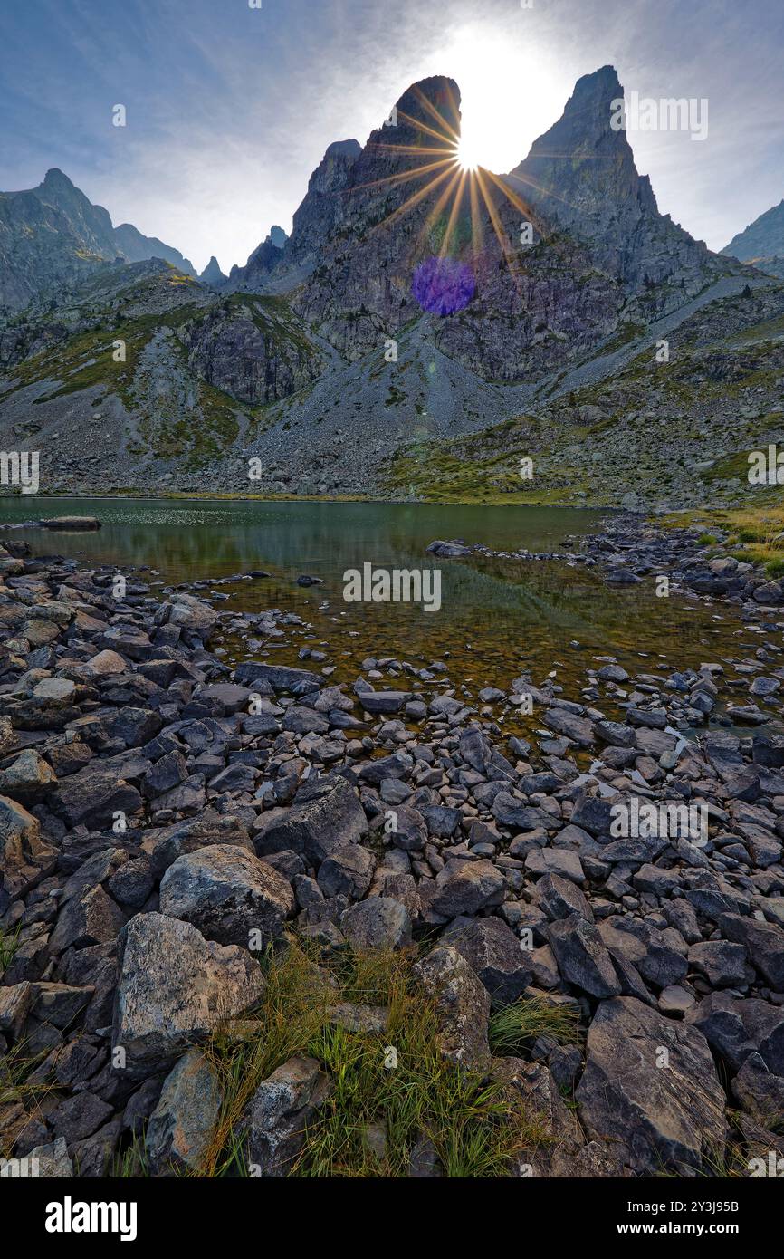 Lever de soleil sur les sommets de la chaîne de Belledonne Banque D'Images